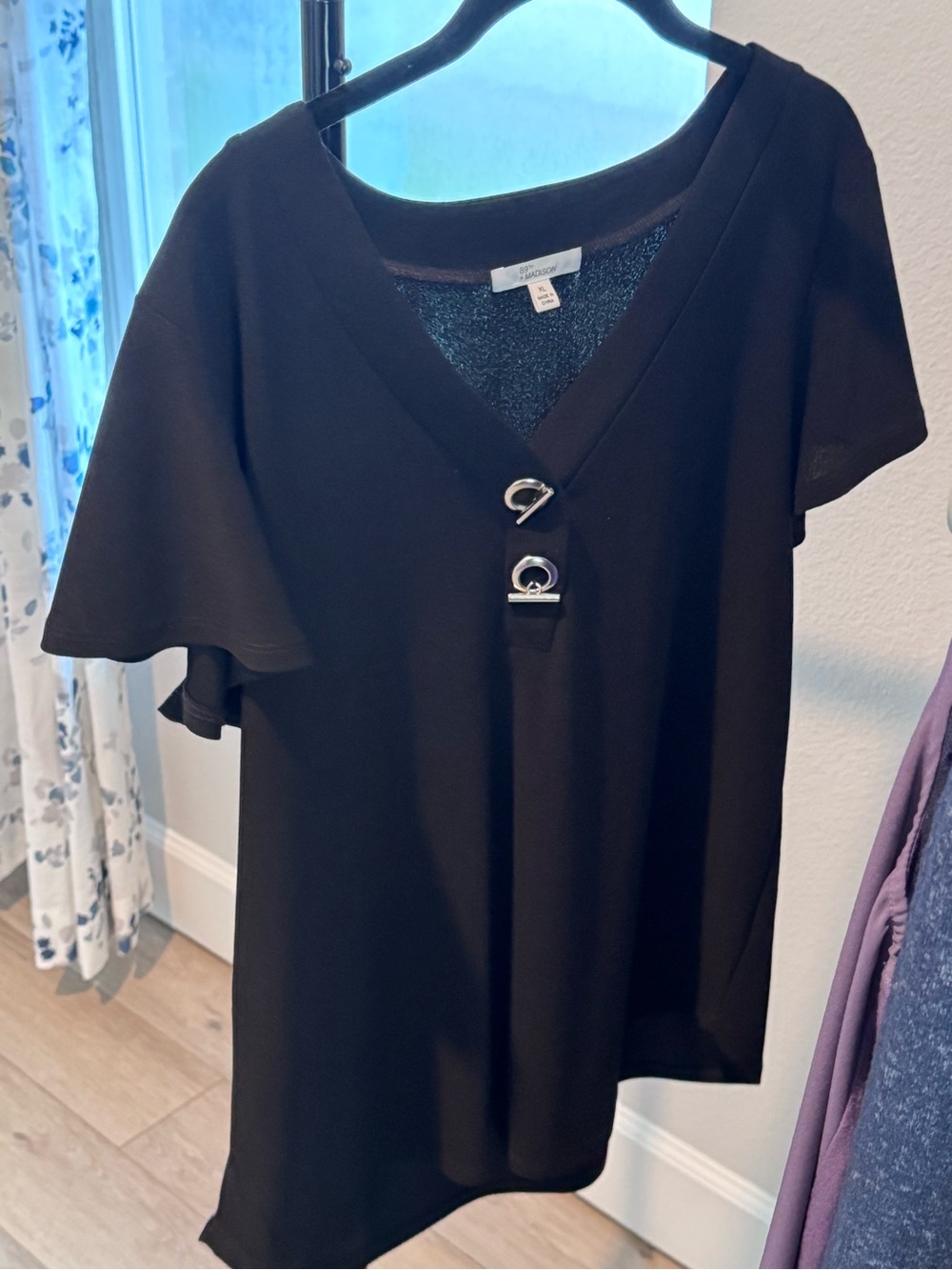 89th & Madison Black V-Neck Short Sleeve Top with Silver Rings